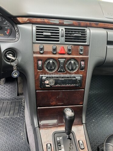 Mercedes E 230 1996, 386,421 km - 2.3 l - Sumqayıt