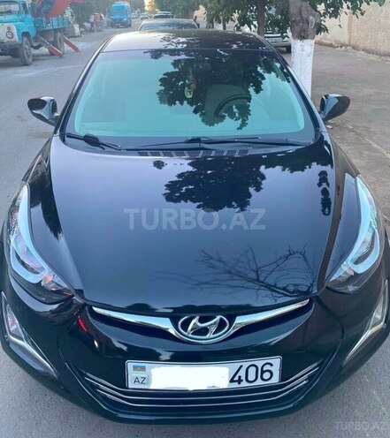 Hyundai Elantra 2015, 167,000 km - 1.8 l - 