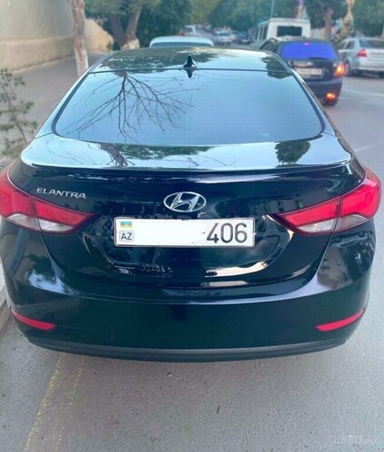 Hyundai Elantra 2015, 167,000 km - 1.8 l - 