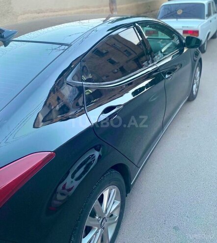 Hyundai Elantra 2015, 167,000 km - 1.8 l - 