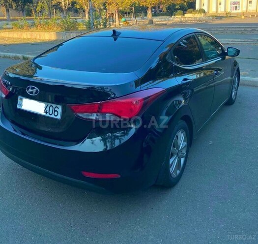 Hyundai Elantra 2015, 167,000 km - 1.8 l - 