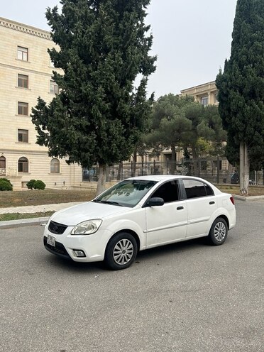 Kia Rio 2011, 400,000 km - 1.4 l - Bakı
