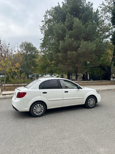 Kia Rio 2011, 400,000 km - 1.4 l - Bakı