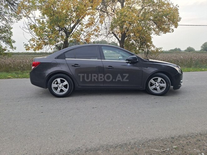 Chevrolet Cruze 2015, 293,000 km - 1.4 л - Salyan