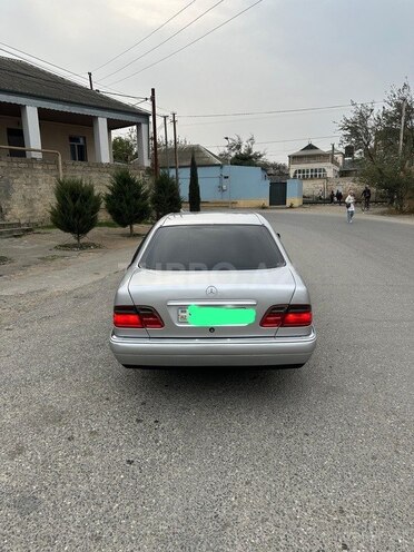 Mercedes E 240 1997, 357,123 km - 2.4 l - Bakı