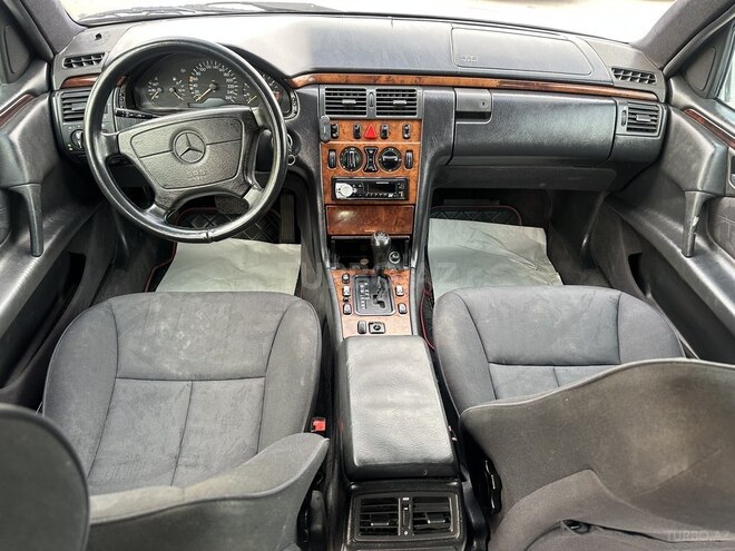 Mercedes E 240 1997, 357,123 km - 2.4 l - Bakı