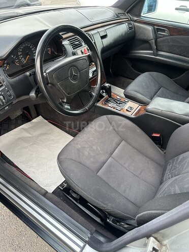 Mercedes E 240 1997, 357,123 km - 2.4 l - Bakı