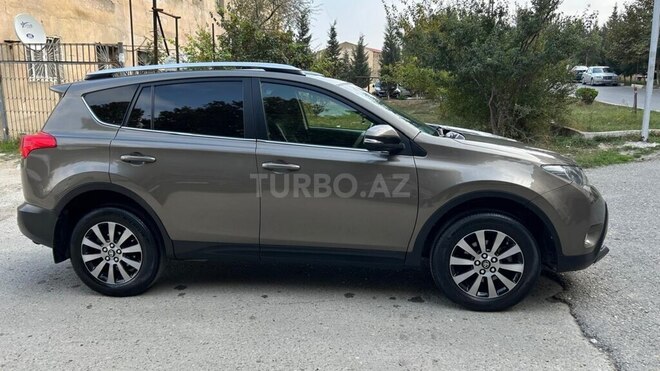 Toyota RAV4-9