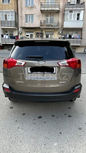 Toyota RAV4-11