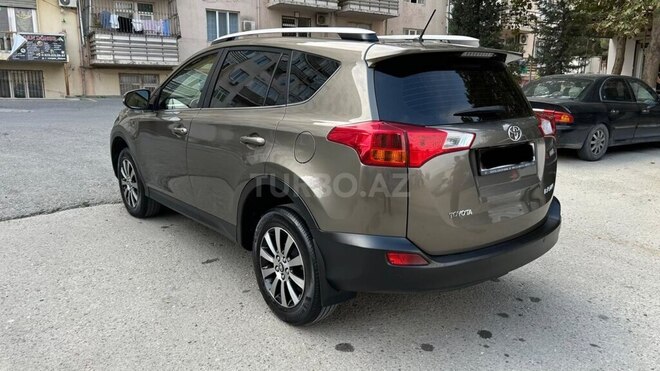 Toyota RAV4-12
