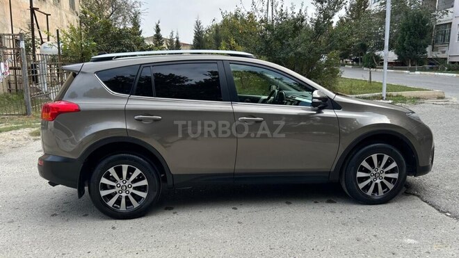 Toyota RAV4-16