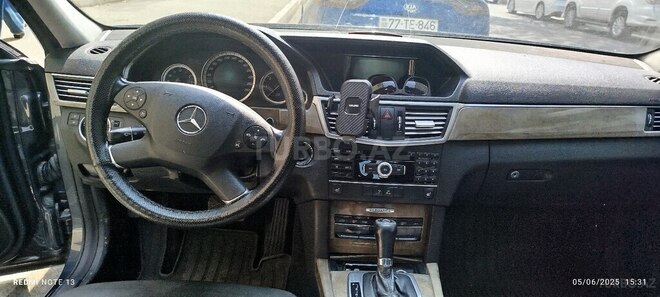 Mercedes E 220 2010, 245,000 km - 2.1 л - Bakı
