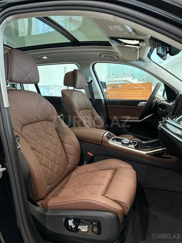 BMW X7-10