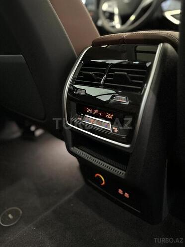 BMW X7-13
