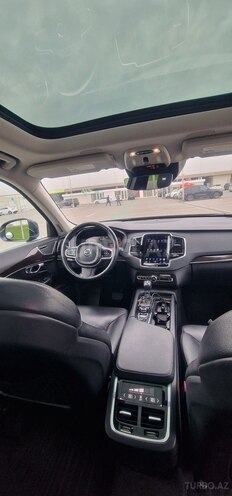 Volvo XC90-11
