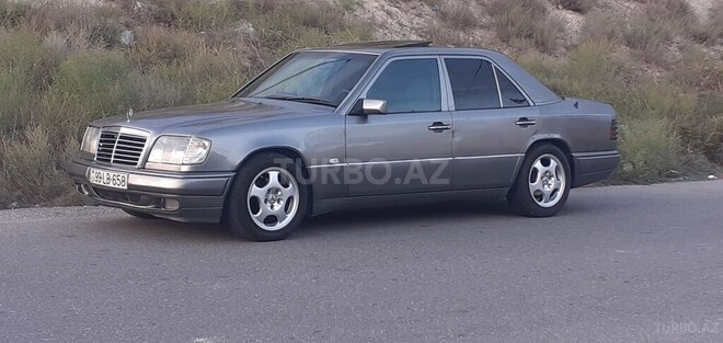 Mercedes E 250 1993, 13,712 km - 2.5 l - Bakı