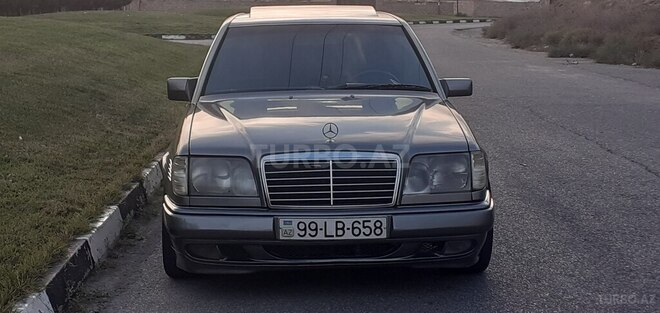 Mercedes E 250 1993, 13,712 km - 2.5 l - Bakı