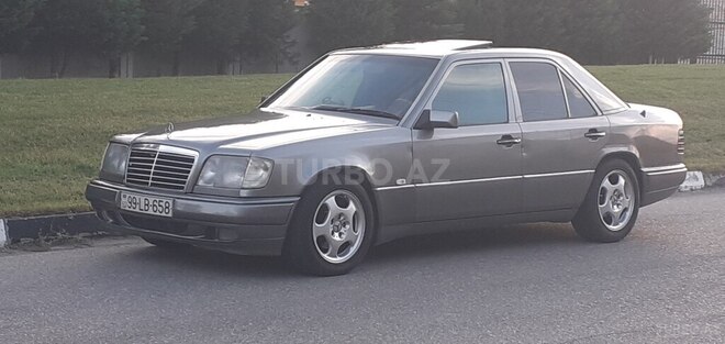 Mercedes E 250 1993, 13,712 km - 2.5 l - Bakı