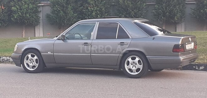 Mercedes E 250 1993, 13,712 km - 2.5 l - Bakı