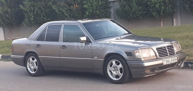 Mercedes E 250 1993, 13,712 km - 2.5 l - Bakı
