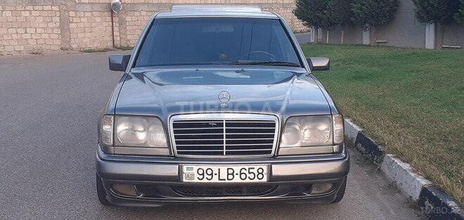 Mercedes E 250 1993, 13,712 km - 2.5 l - Bakı