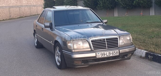 Mercedes E 250 1993, 13,712 km - 2.5 l - Bakı