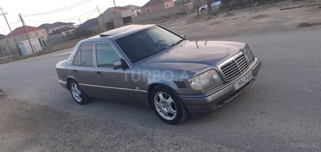 Mercedes E 250 1993, 13,712 km - 2.5 l - Bakı