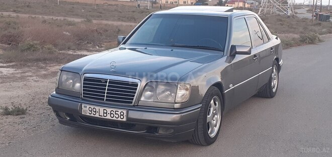 Mercedes E 250 1993, 13,712 km - 2.5 l - Bakı