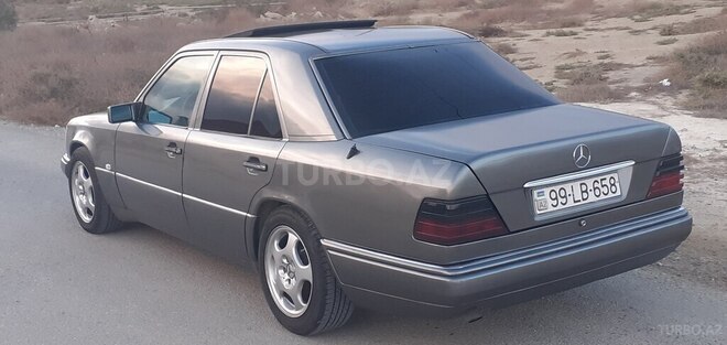 Mercedes E 250 1993, 13,712 km - 2.5 l - Bakı