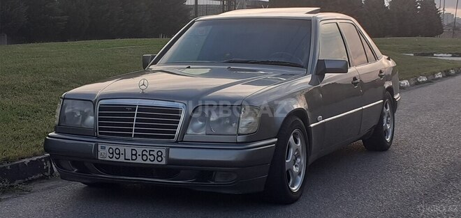 Mercedes E 250 1993, 13,712 km - 2.5 l - Bakı