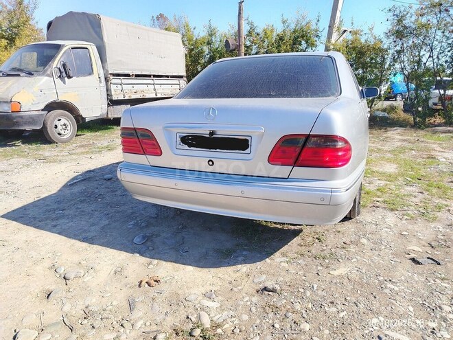 Mercedes E 320 2000, 321,921 km - 3.2 l - Bərdə
