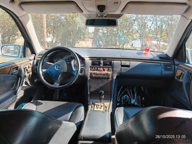 Mercedes E 320 2000, 321,921 km - 3.2 l - Bərdə