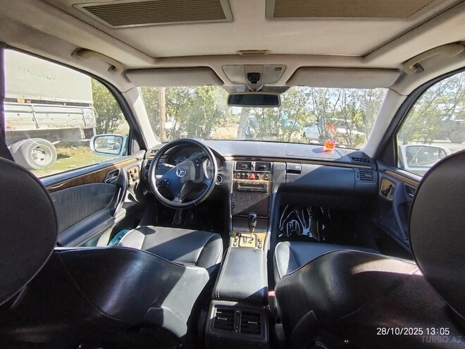 Mercedes E 320 2000, 321,921 km - 3.2 l - Bərdə