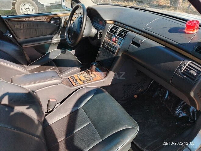Mercedes E 320 2000, 321,921 km - 3.2 l - Bərdə