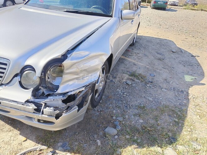 Mercedes E 320 2000, 321,921 km - 3.2 l - Bərdə
