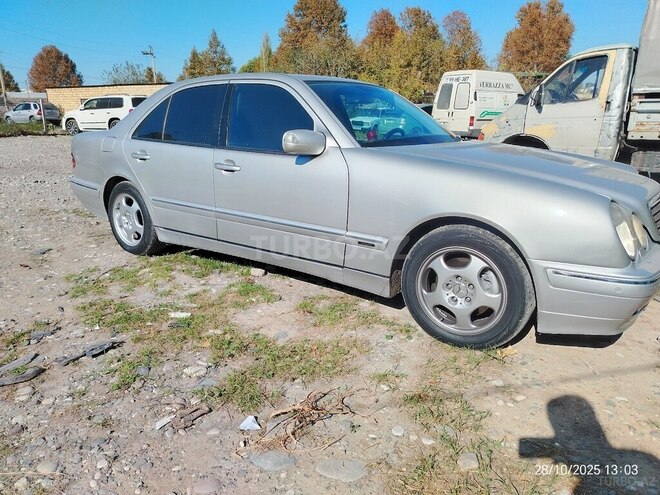 Mercedes E 320 2000, 321,921 km - 3.2 l - Bərdə