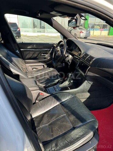 BMW 525 2001, 330,000 km - 2.5 l - Bakı
