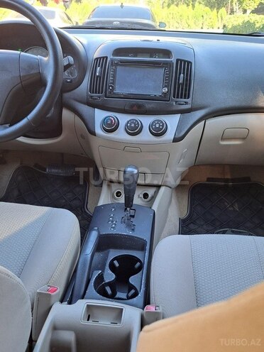 Hyundai Elantra-10