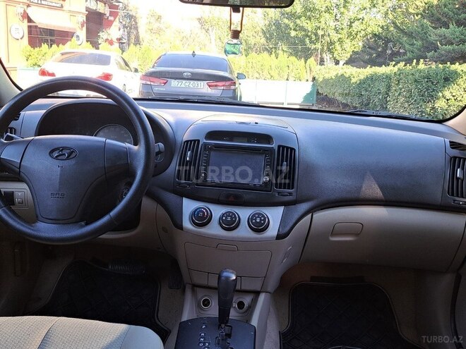 Hyundai Elantra-8