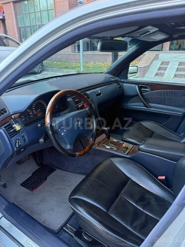 Mercedes E 320 2001, 340,000 km - 3.2 l - Bakı