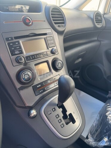 Kia Carens-14