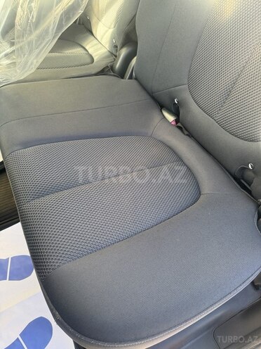 Kia Carens-18