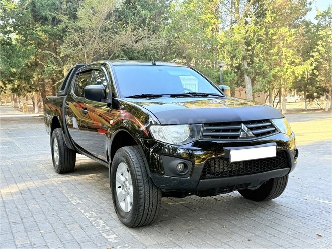 Mitsubishi L200 2014, 183,750 km - 2.5 l - Bakı