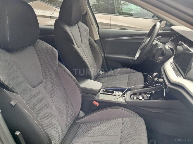 Skoda Octavia 2023, 13,600 km - 1.6 л - Bakı