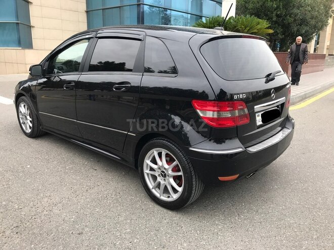 Mercedes B 180 2010, 176,000 km - 1.7 l - Sumqayıt
