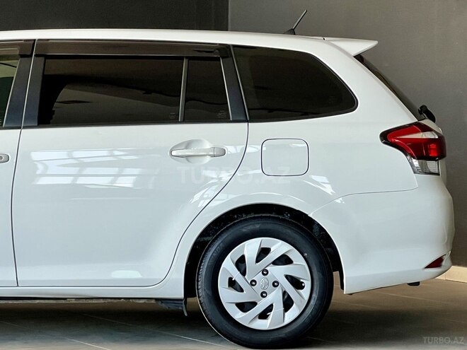 Toyota Corolla Fielder-5