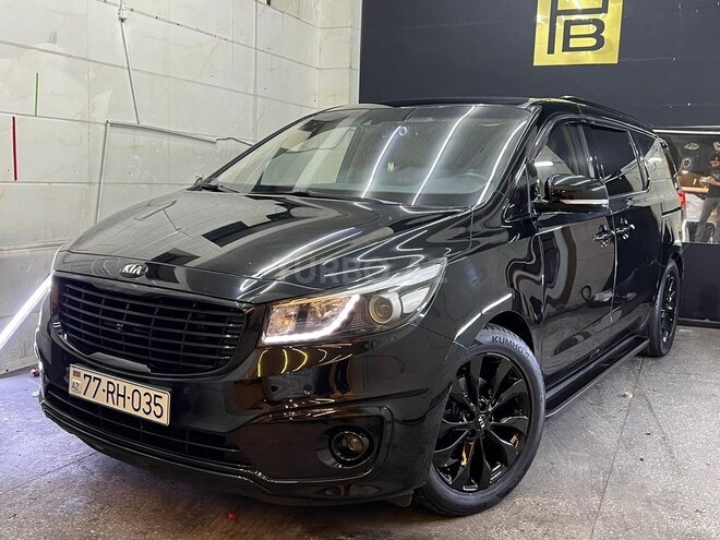 Kia Carnival-1