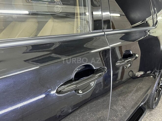 Kia Carnival-5