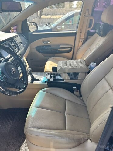 Kia Carnival-10