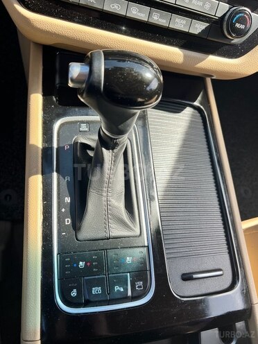 Kia Carnival-13